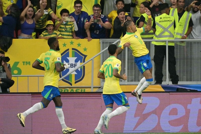 Raphinha Cetak Dua Penalti, Brasil Menang Telak 4-0 atas Peru