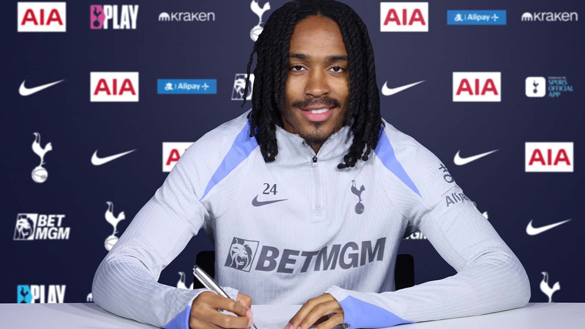 Djed Spence Teken Kontrak Baru bersama Tottenham Hotspur