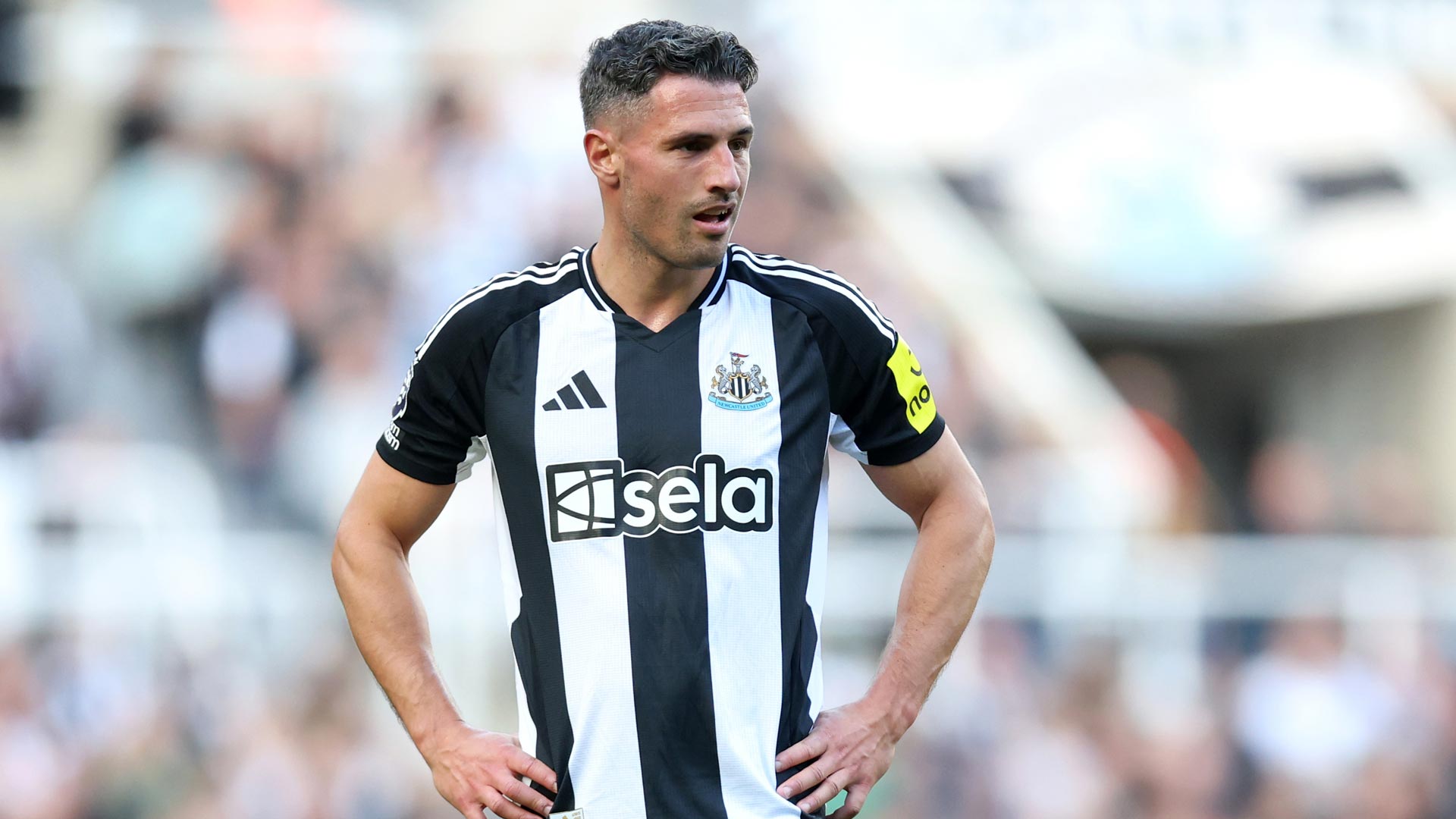 Eddie Howe Dukung Perpanjangan Kontrak Fabian Schar