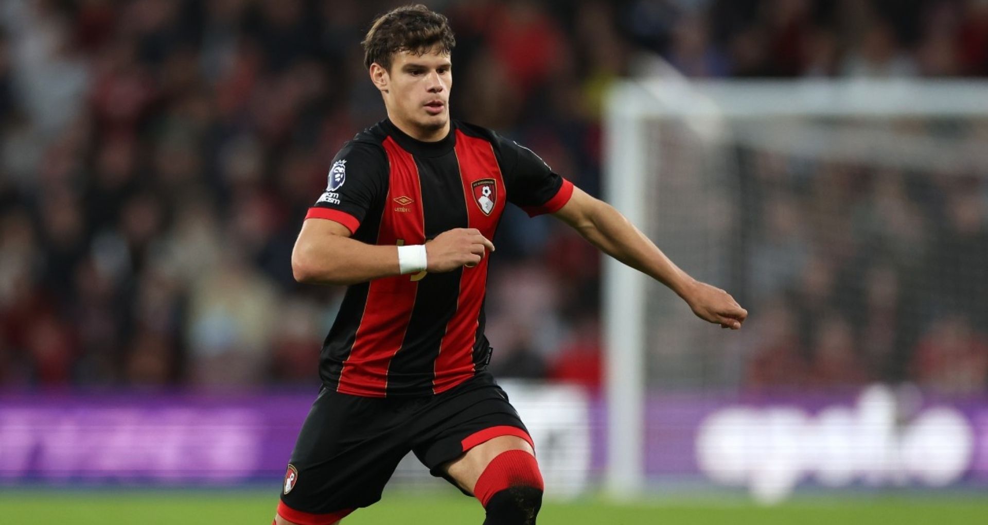 Liverpool dan Man Utd Berebut Milos Kerkez dari Bournemouth