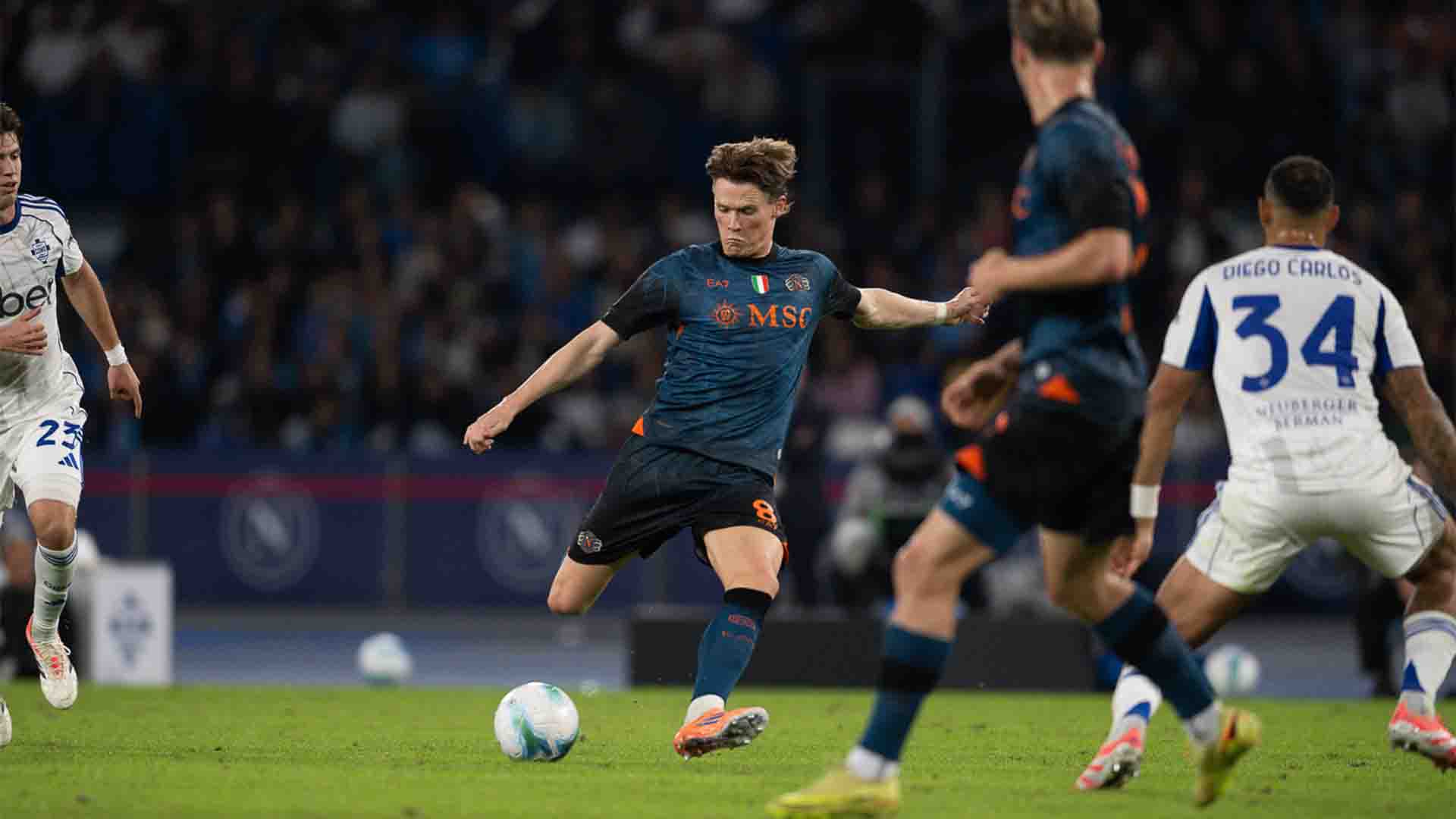 Milinković-Savić Gagalkan Penalti Saat Napoli Ditahan Imbang Como 0-0