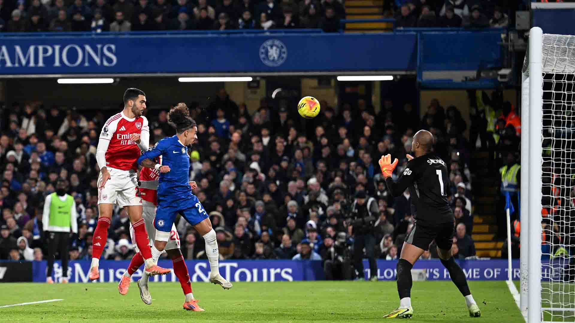 10 Pemain Chelsea Tahan Imbang Arsenal 1-1 di Stamford Bridge