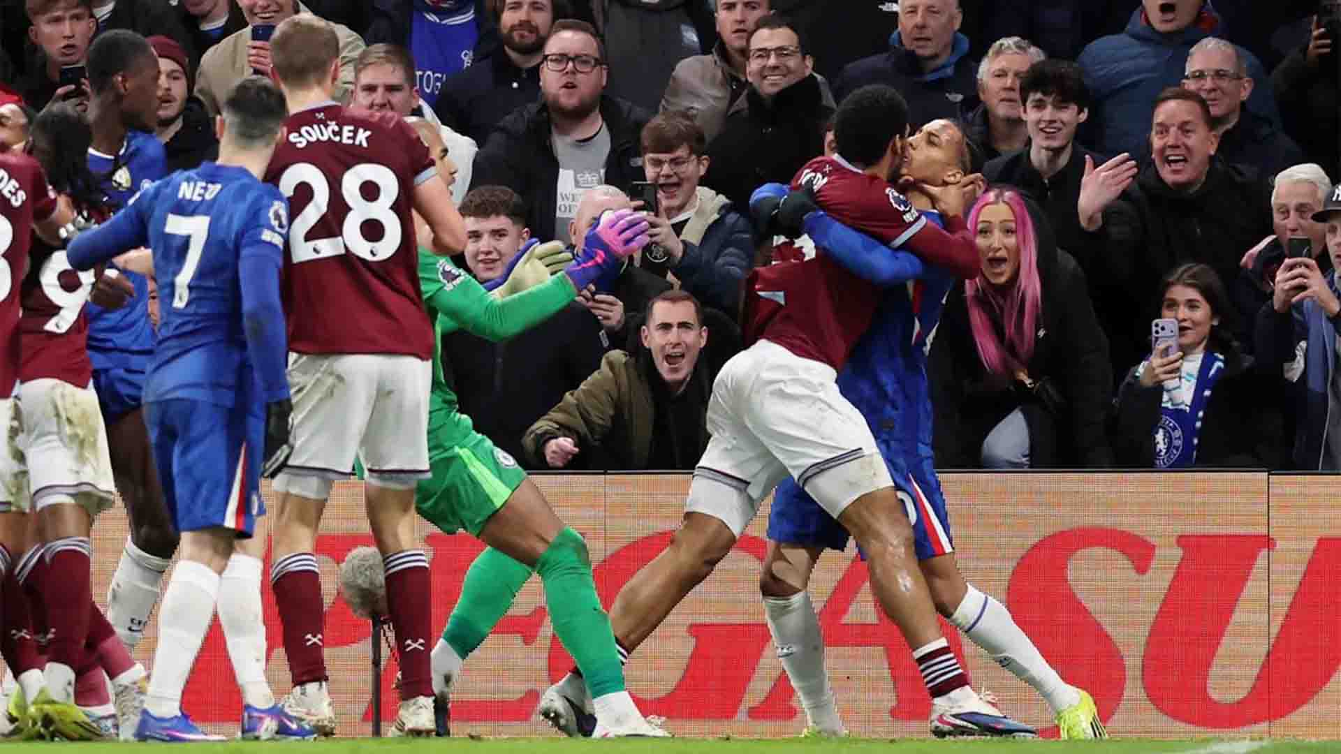 Denda Fantastis Menanti, FA Hukum Chelsea dan West Ham Usai Keributan Massal