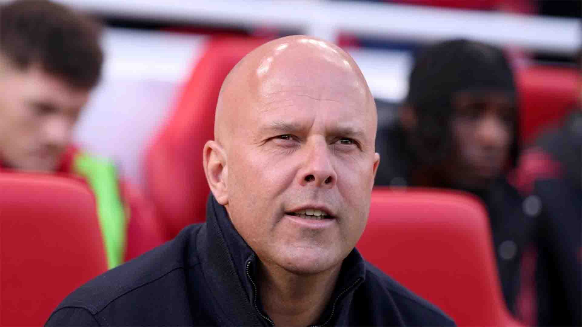 Arne Slot Kritik Dominasi Bola Mati di Premier League