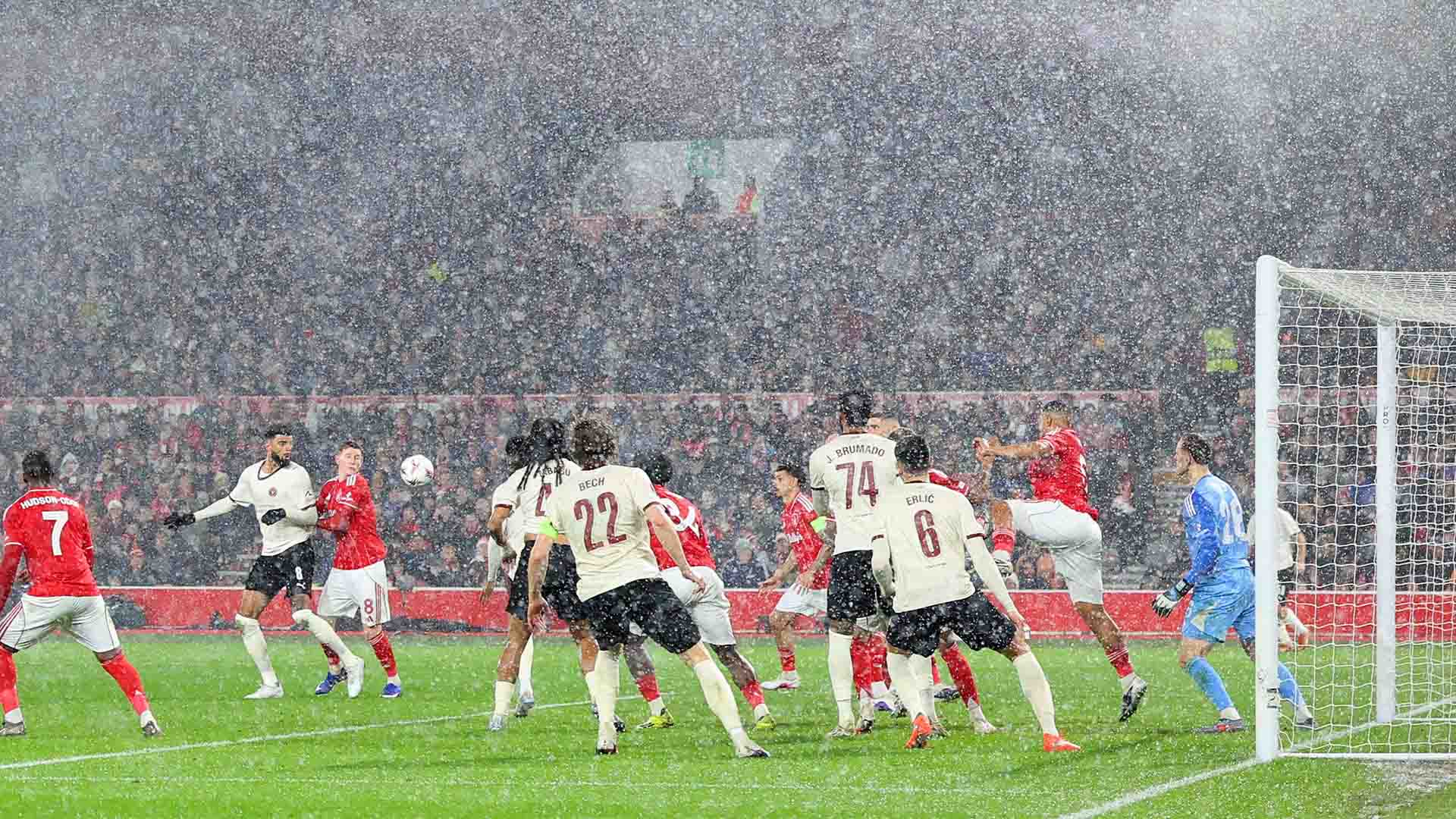Vitor Pereira Meradang Usai Forest Takluk dari Midtjylland